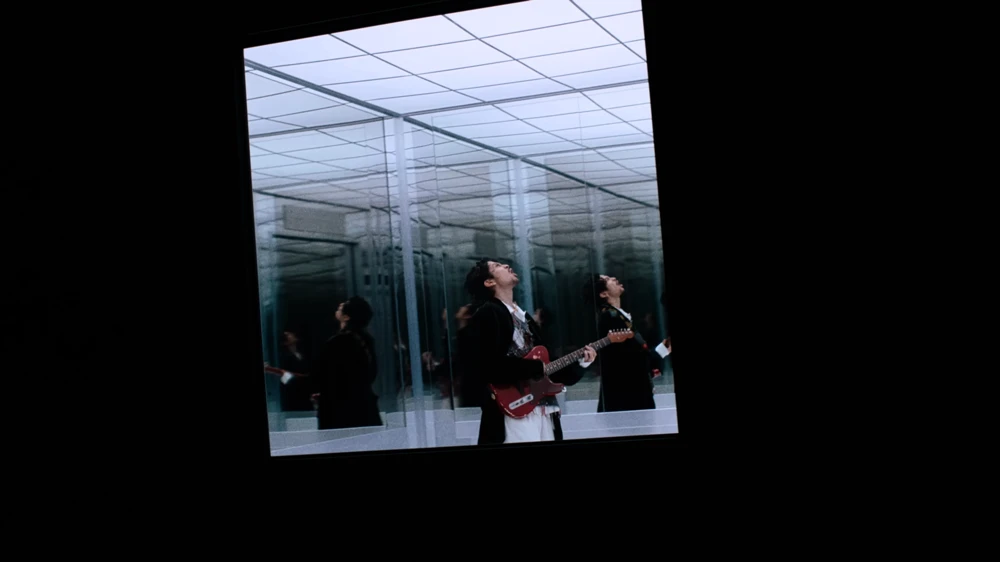 Still frame 51 from King Gnu - SPECIALZ (2023) directed by O S R I N