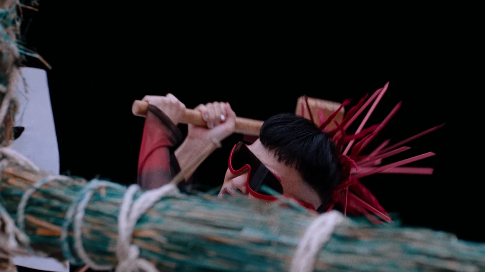 Still frame 89 from King Gnu - SPECIALZ (2023) directed by O S R I N