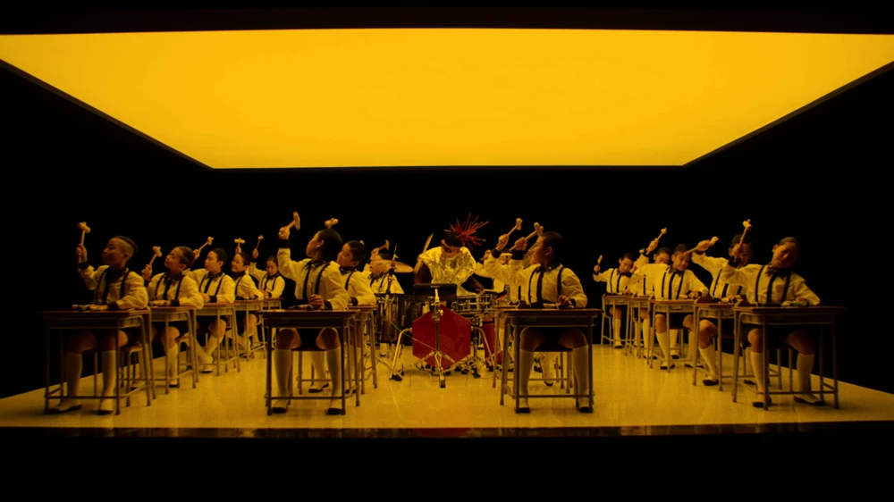Still frame 103 from King Gnu - SPECIALZ (2023) directed by O S R I N