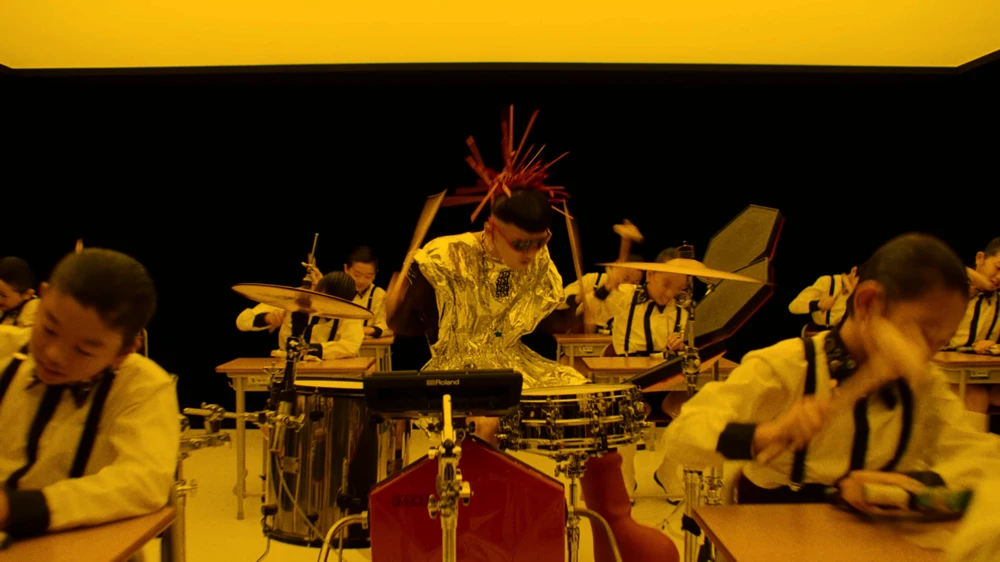 Still frame 115 from King Gnu - SPECIALZ (2023) directed by O S R I N