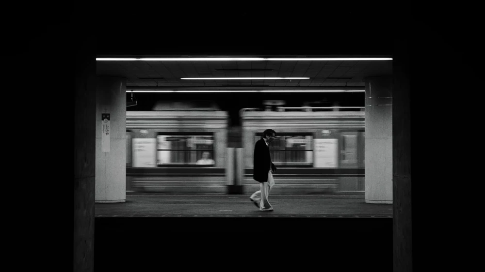 Still frame 17 from King Gnu - SPECIALZ (2023) directed by O S R I N