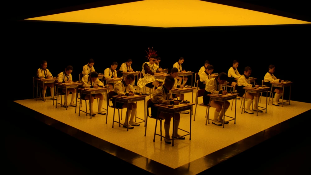 Still frame 19 from King Gnu - SPECIALZ (2023) directed by O S R I N
