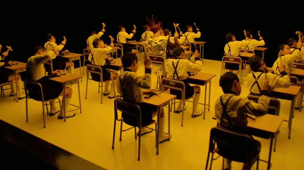 Still frame 27 from King Gnu - SPECIALZ (2023) directed by O S R I N