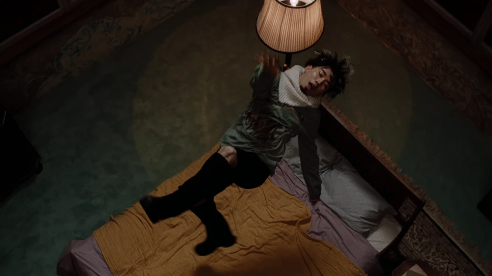 Still frame 28 from King Gnu - SPECIALZ (2023) directed by O S R I N