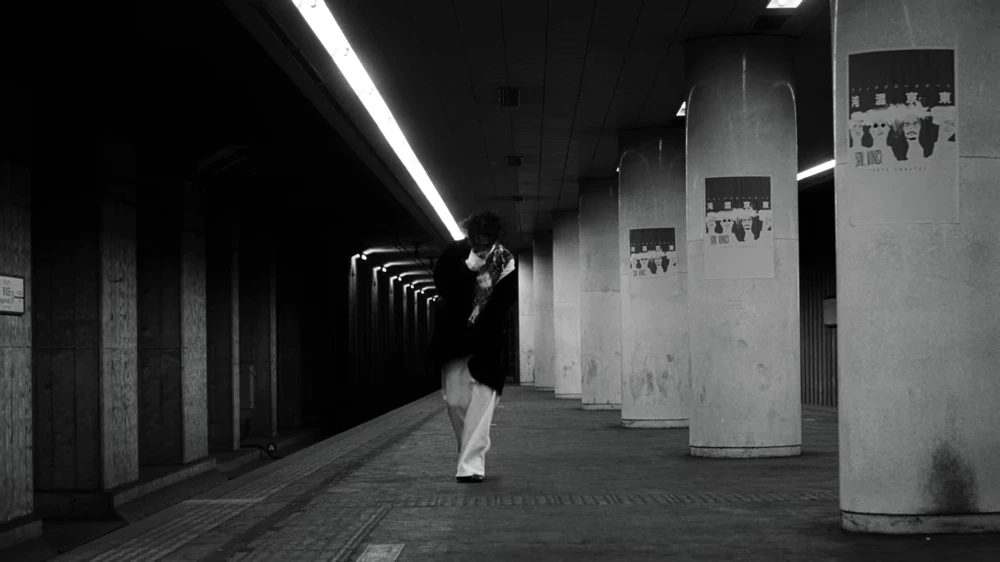 Still frame 2 from King Gnu - SPECIALZ (2023) directed by O S R I N