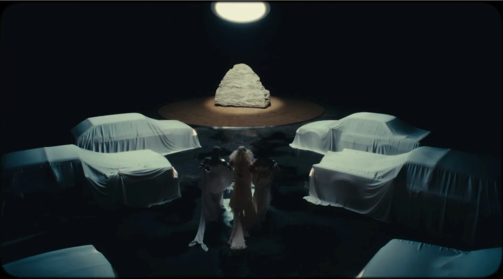 Still frame 50 from LISA - BORN AGAIN feat. Doja Cat & RAYE (2025) directed by Bardia Zeinali