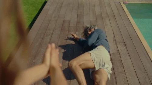 Still frame 10 from Liza Bibikova & MOISHE - NELYUBOV (2025) directed by Indy Hait, Sasha Tuz