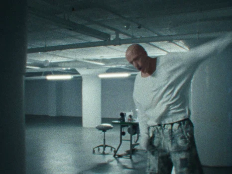 Still frame 21 from ZEP - DON'T BREAK (2026) directed by ZEP, Joachim Spruijt, Robin van Geemen 