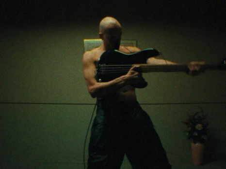 Still frame 45 from ZEP - DON'T BREAK (2026) directed by ZEP, Joachim Spruijt, Robin van Geemen 