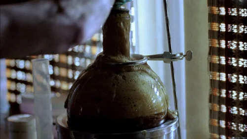 Still frame 81 from Breaking Bad Season 1 Episode 1