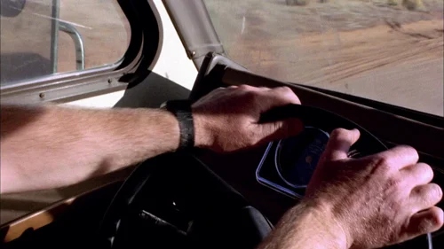 Still frame 102 from Breaking Bad Season 1 Episode 1