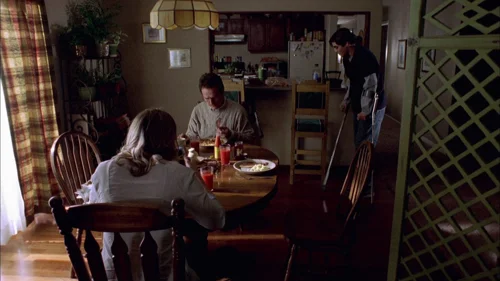 Still frame 12 from Breaking Bad Season 1 Episode 1