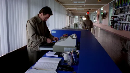 Still frame 20 from Breaking Bad Season 1 Episode 1