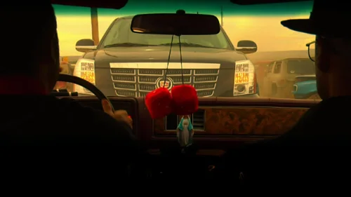 Still frame 10 from Breaking Bad Season 2 Episode 1