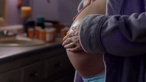 Still frame 18 from Breaking Bad Season 2 Episode 1