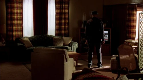 Still frame 21 from Breaking Bad Season 2 Episode 1