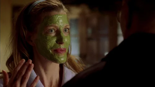 Still frame 22 from Breaking Bad Season 2 Episode 1