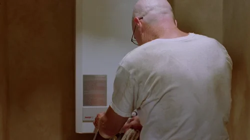 Still frame 44 from Breaking Bad Season 2 Episode 10
