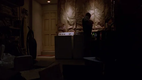 Still frame 20 from Breaking Bad Season 2 Episode 12
