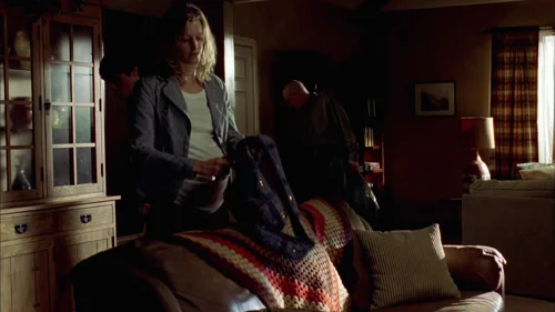 Still frame 71 from Breaking Bad Season 2 Episode 3