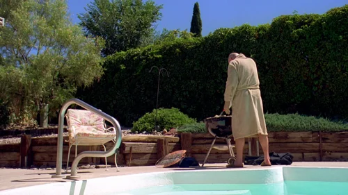 Still frame 15 from Breaking Bad Season 3 Episode 1
