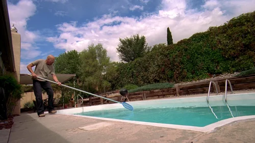Still frame 20 from Breaking Bad Season 3 Episode 1