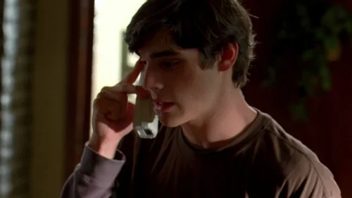 Still frame 27 from Breaking Bad Season 3 Episode 1