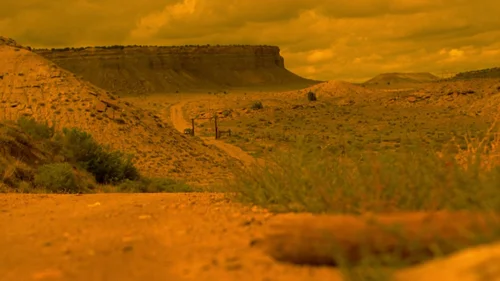 Still frame 3 from Breaking Bad Season 3 Episode 1