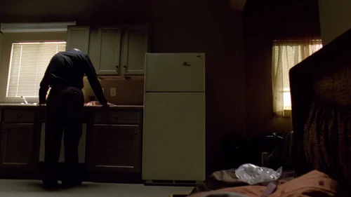 Still frame 31 from Breaking Bad Season 3 Episode 1