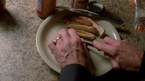 Still frame 32 from Breaking Bad Season 3 Episode 1