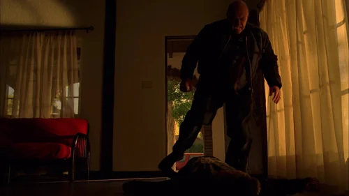 Still frame 9 from Breaking Bad Season 3 Episode 7