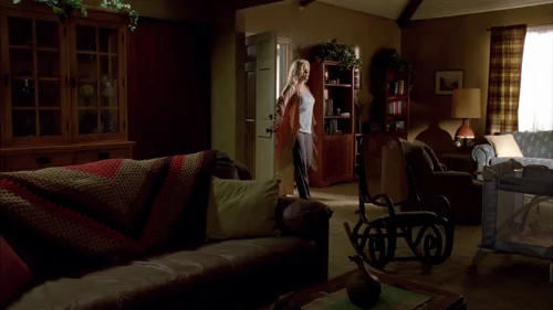 Still frame 15 from Breaking Bad Season 4 Episode 1
