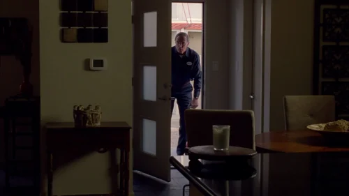 Still frame 29 from Breaking Bad Season 4 Episode 1