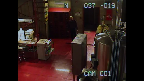 Still frame 3 from Breaking Bad Season 4 Episode 3