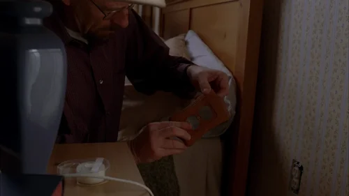 Still frame 12 from Breaking Bad Season 5 Episode 2