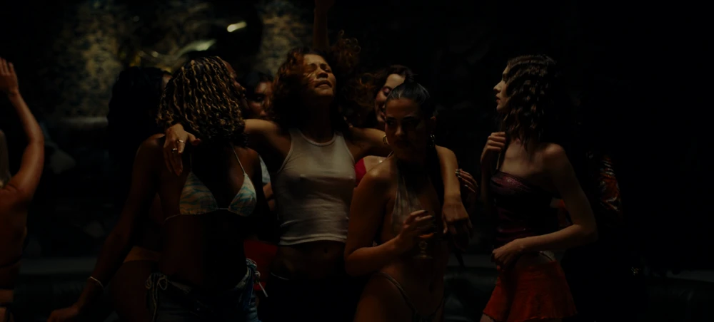 Still frame 90 from Euphoria Season 3 Episode 1