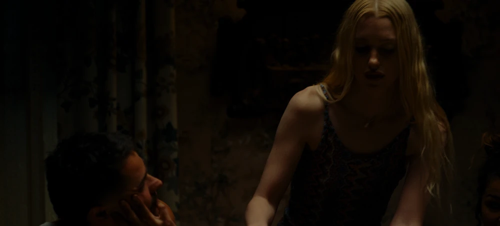 Still frame 35 from Euphoria Season 3 Episode 1