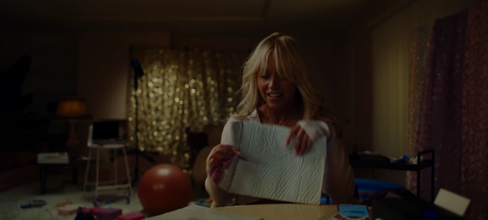 Still frame 128 from Euphoria Season 3 Episode 5